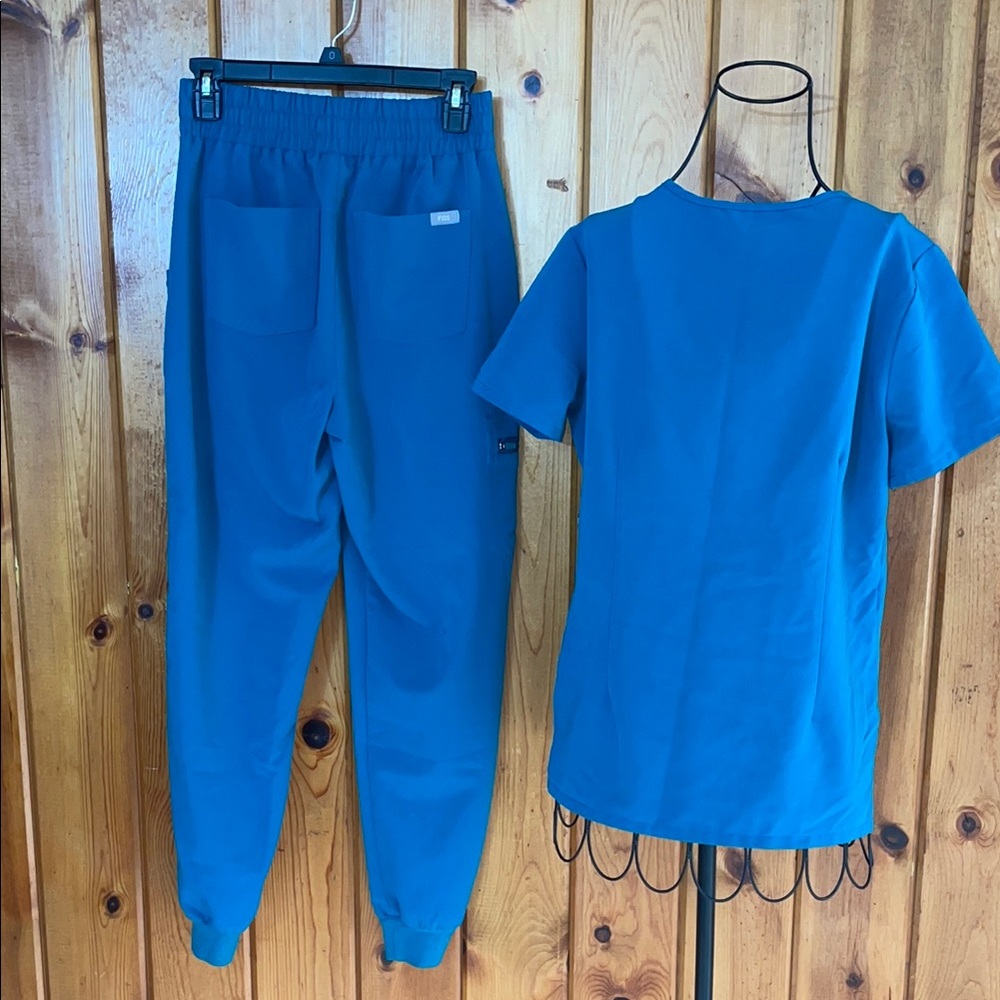 Blue fig Scrub Set with Zamora pants and caterinia scrub top XS/SM - Picture 8 of 13